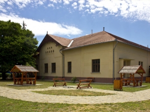 Medgyesegyháza - Bánkúti kastély és Baross László Emlékszoba